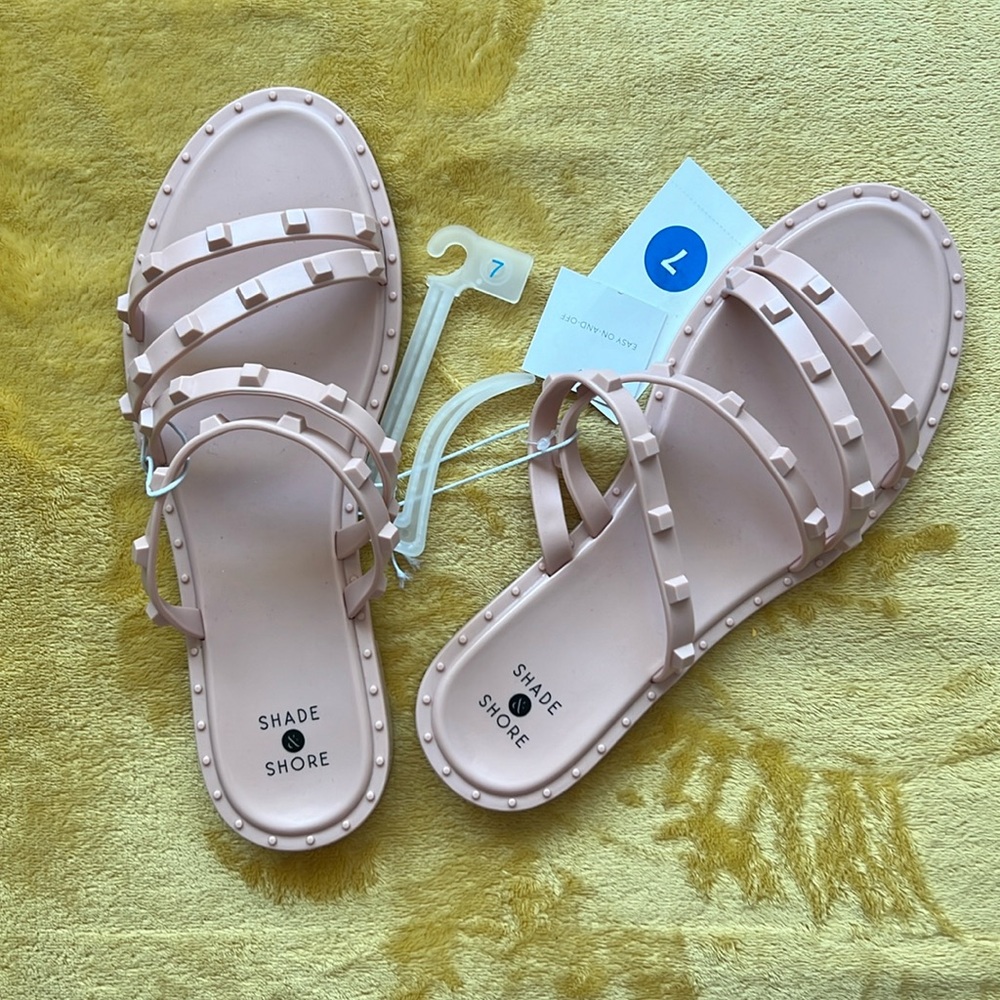 Target, Sand & Shore size 7 pink sandals